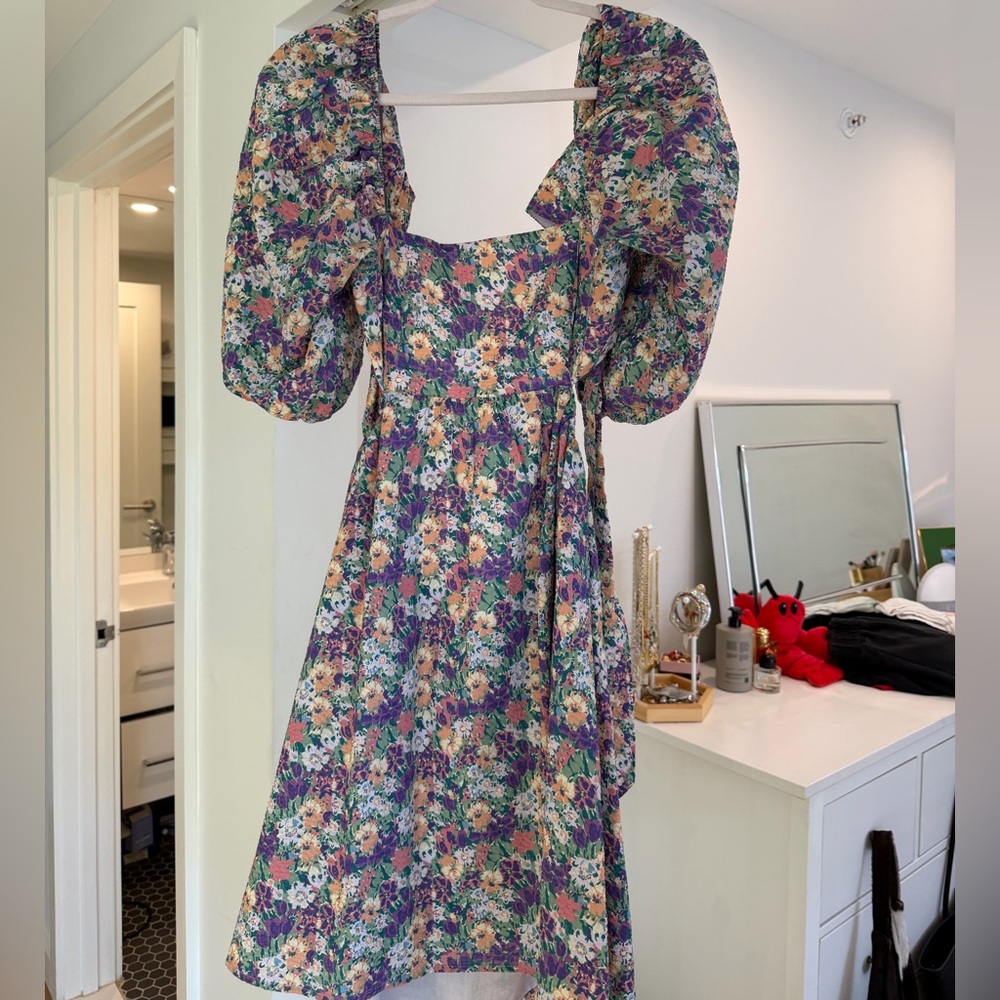 Moodie Multicolor Floral Puff Sleeve Dress
